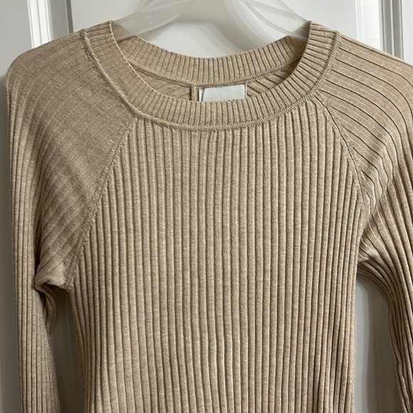 Tan ribbed, open back sweater - Picture 2 of 5